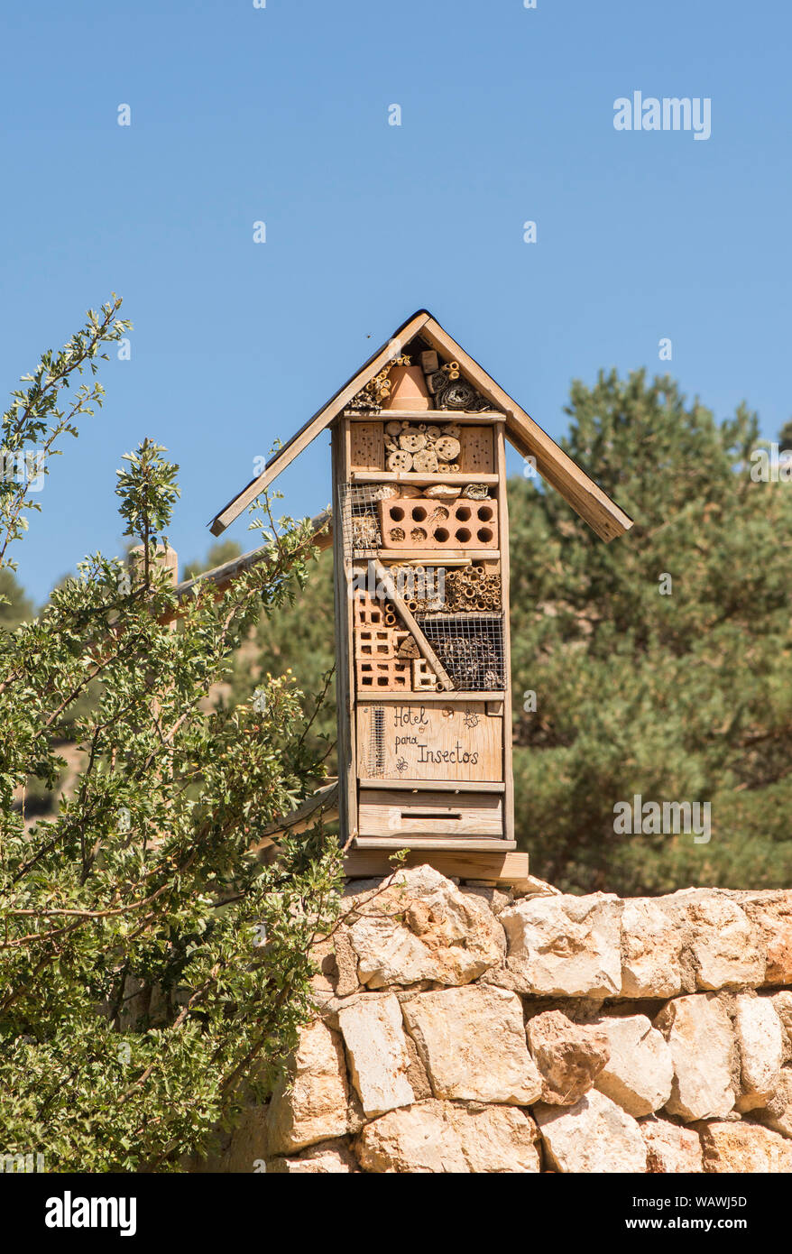 Maison des insectes, de l'habitat artificiel pour attirer les insectes, de l'Espagne. Banque D'Images