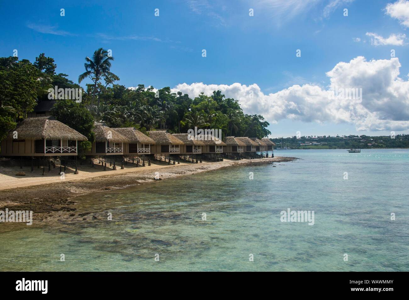 L'hébergement touristique, bungalows sur pilotis sur l'Iririki Island, Port Vila, Vanuatu Efate, Banque D'Images