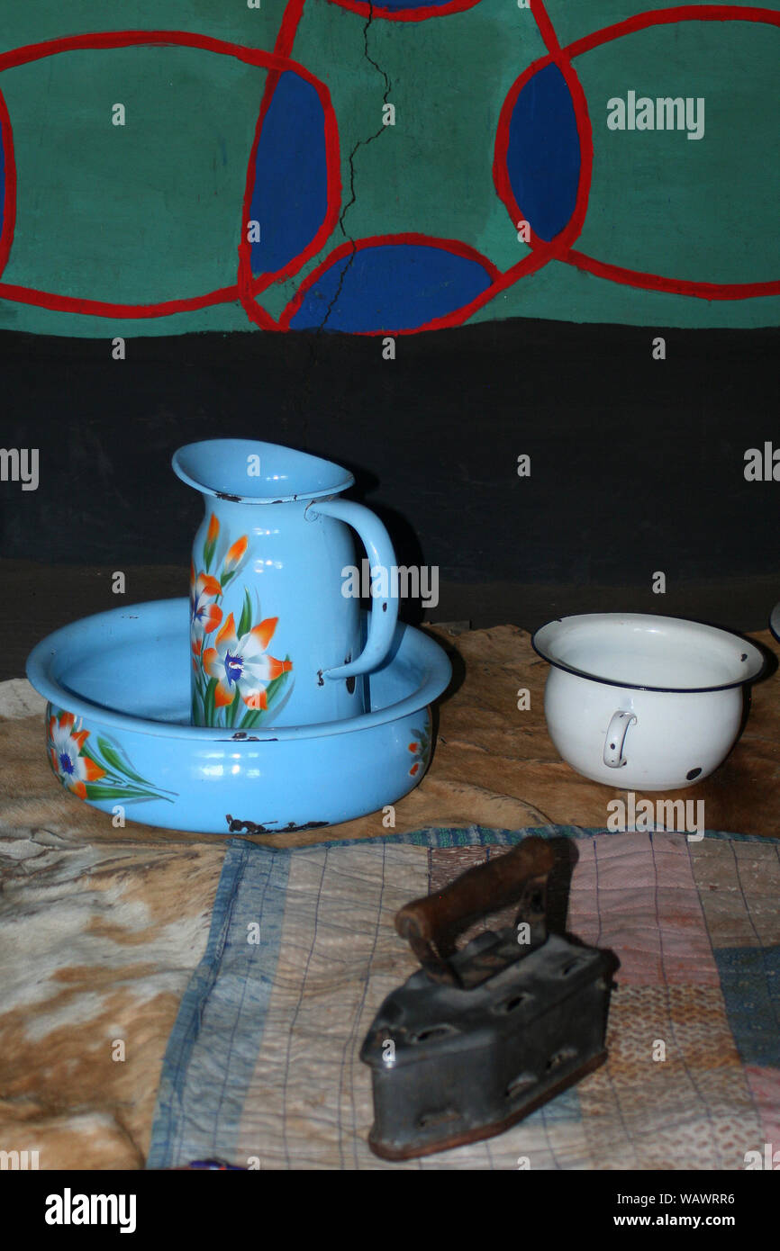 Water jug and bowl Banque de photographies et d’images à haute ...