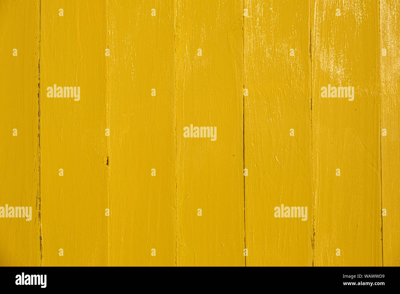 Planches en bois peint jaune vif la texture d'arrière-plan Banque D'Images