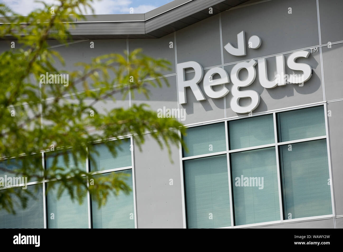 Un logo affiche à l'extérieur d'un espace de bureaux Regus dans Draper, Utah le 27 juillet 2019. Banque D'Images