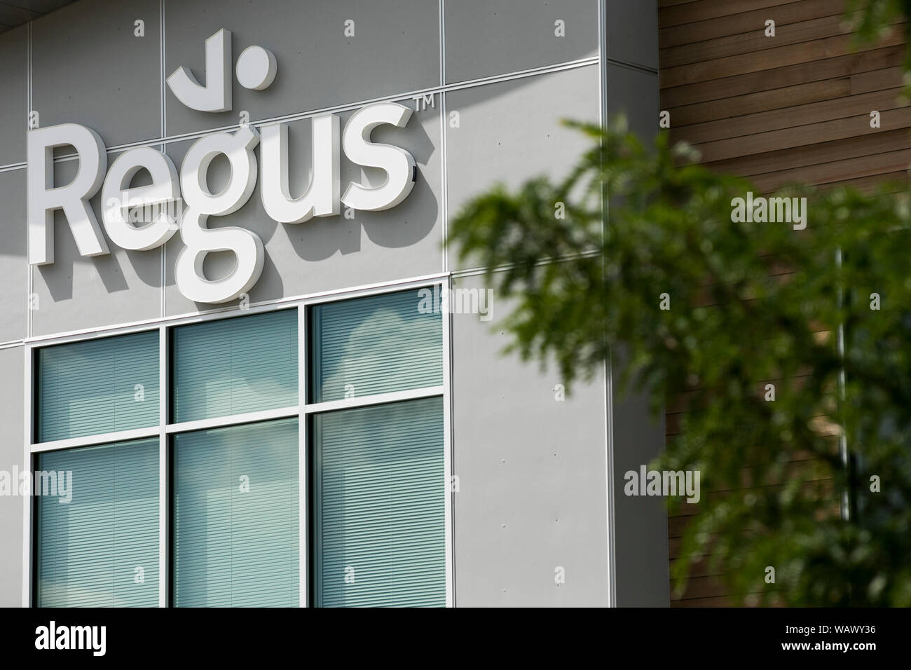 Un logo affiche à l'extérieur d'un espace de bureaux Regus dans Draper, Utah le 27 juillet 2019. Banque D'Images