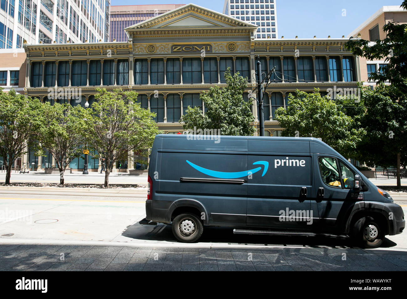 Un logo signe sur un camion de livraison d'Amazone à Salt Lake City, Utah le 28 juillet 2019. Banque D'Images