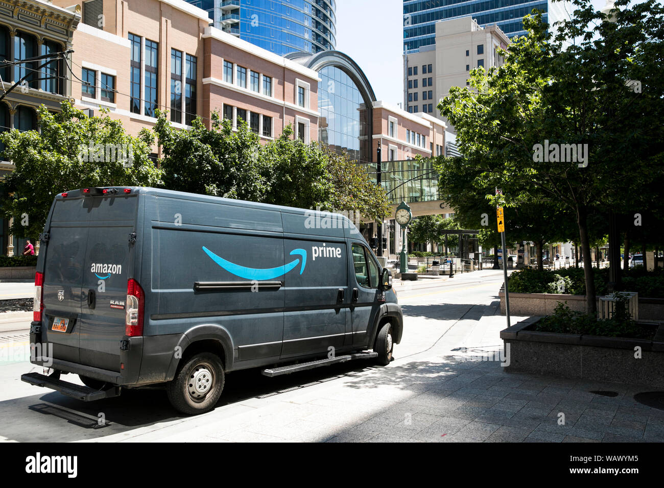 Un logo signe sur un camion de livraison d'Amazone à Salt Lake City, Utah le 28 juillet 2019. Banque D'Images