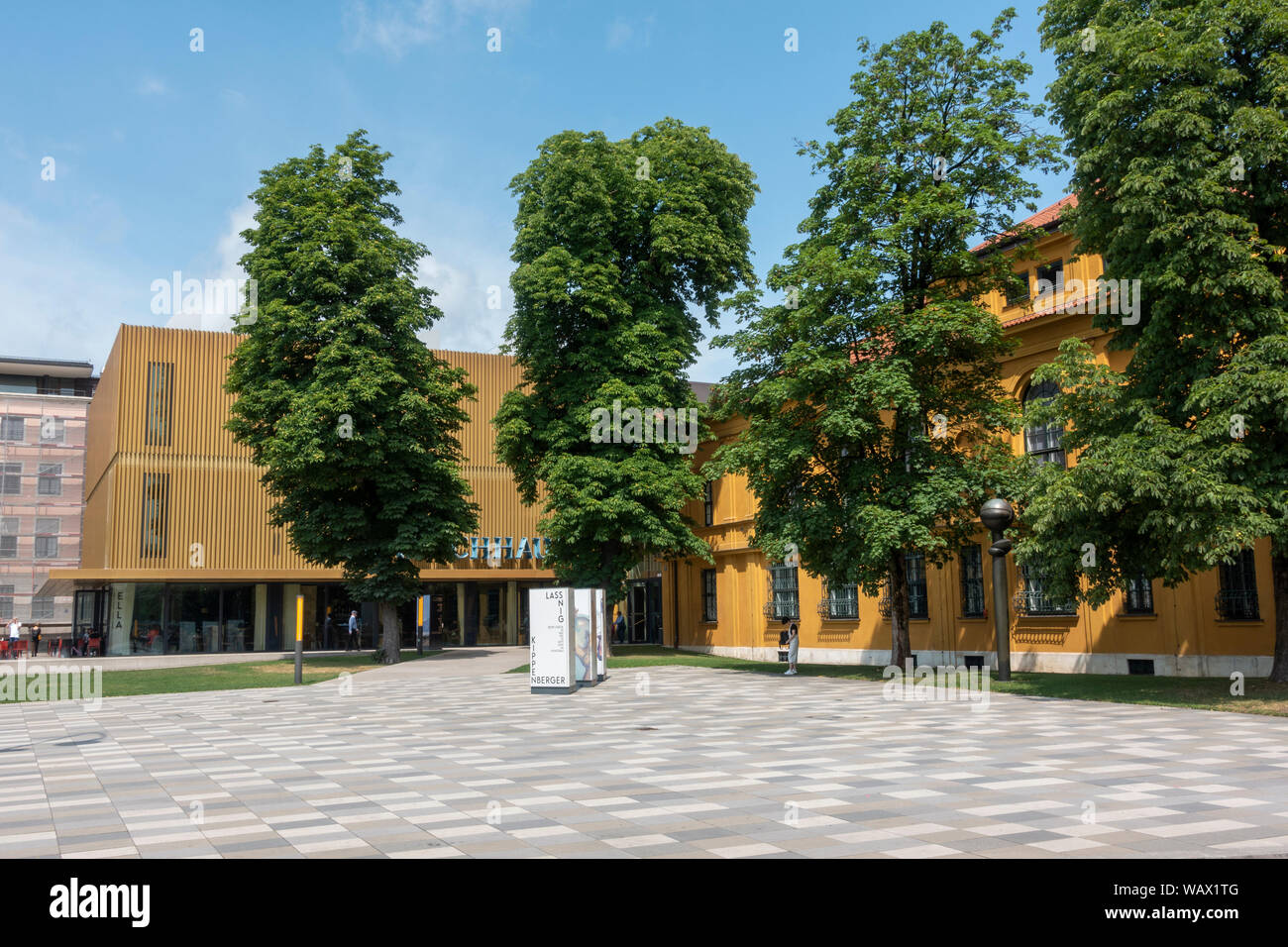 L'entrée principale de la Lenbachhaus moderne et d'art contemporain musée, une villa de style florentin, Kunstareal, Munich, Allemagne. Banque D'Images