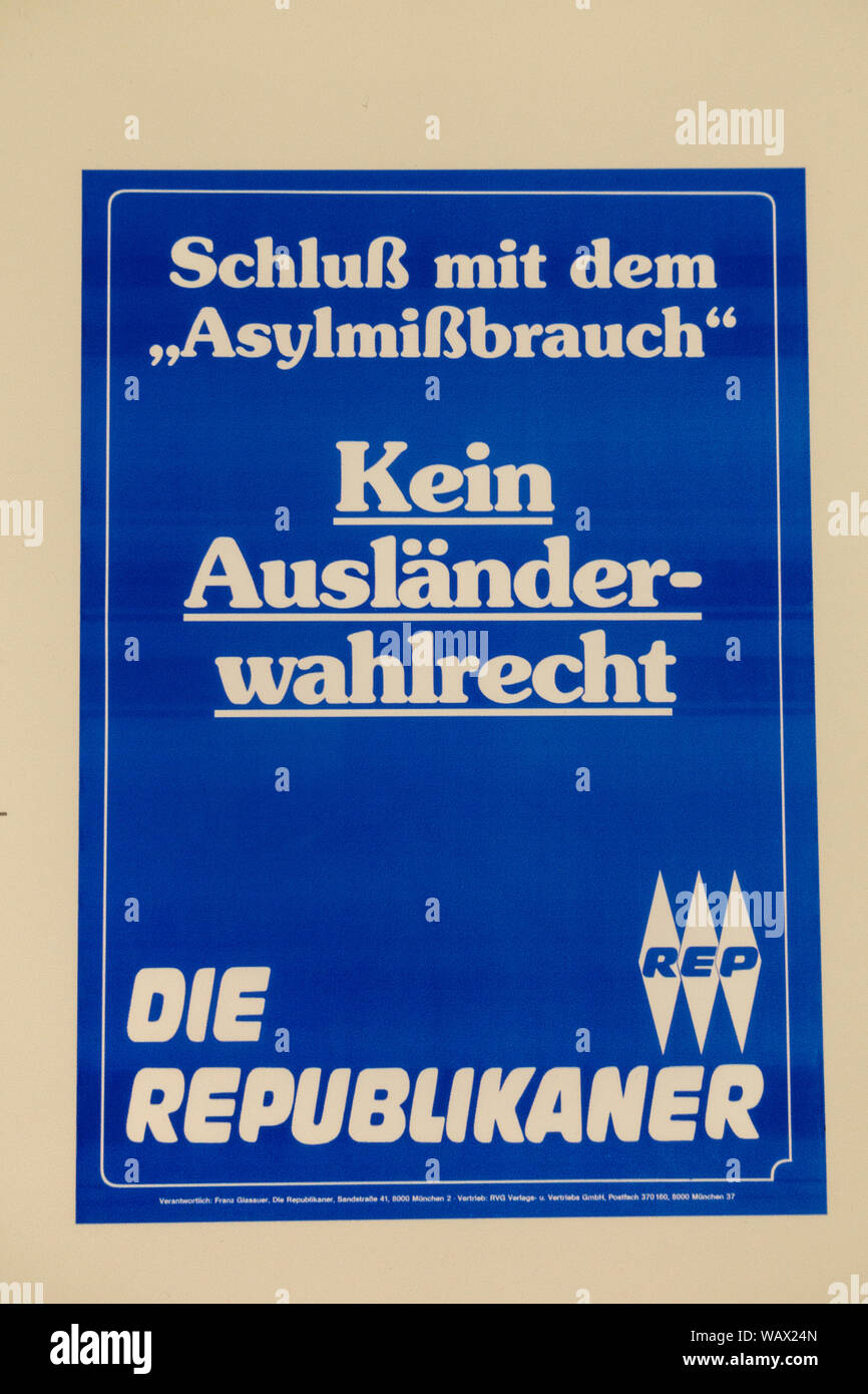L'affiche de droite à partir de juin 1989, NS-Dokumentationszentrum München, Munich, Allemagne. Banque D'Images