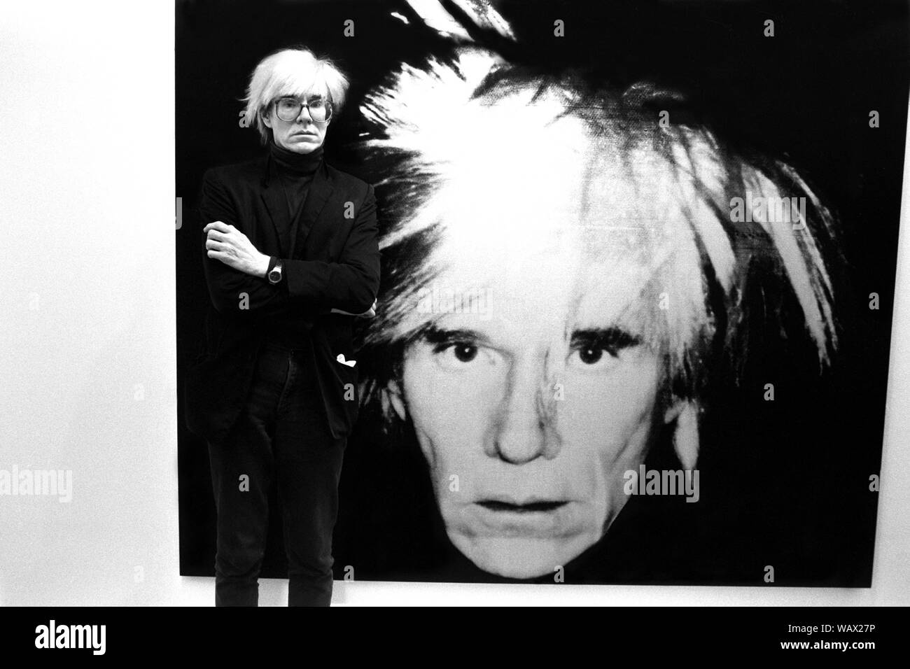 Andy Andy Warhol à l'ouverture de l'exposition Andy Warhol, Anthony d'Offay Gallery, Londres, 1986. Banque D'Images