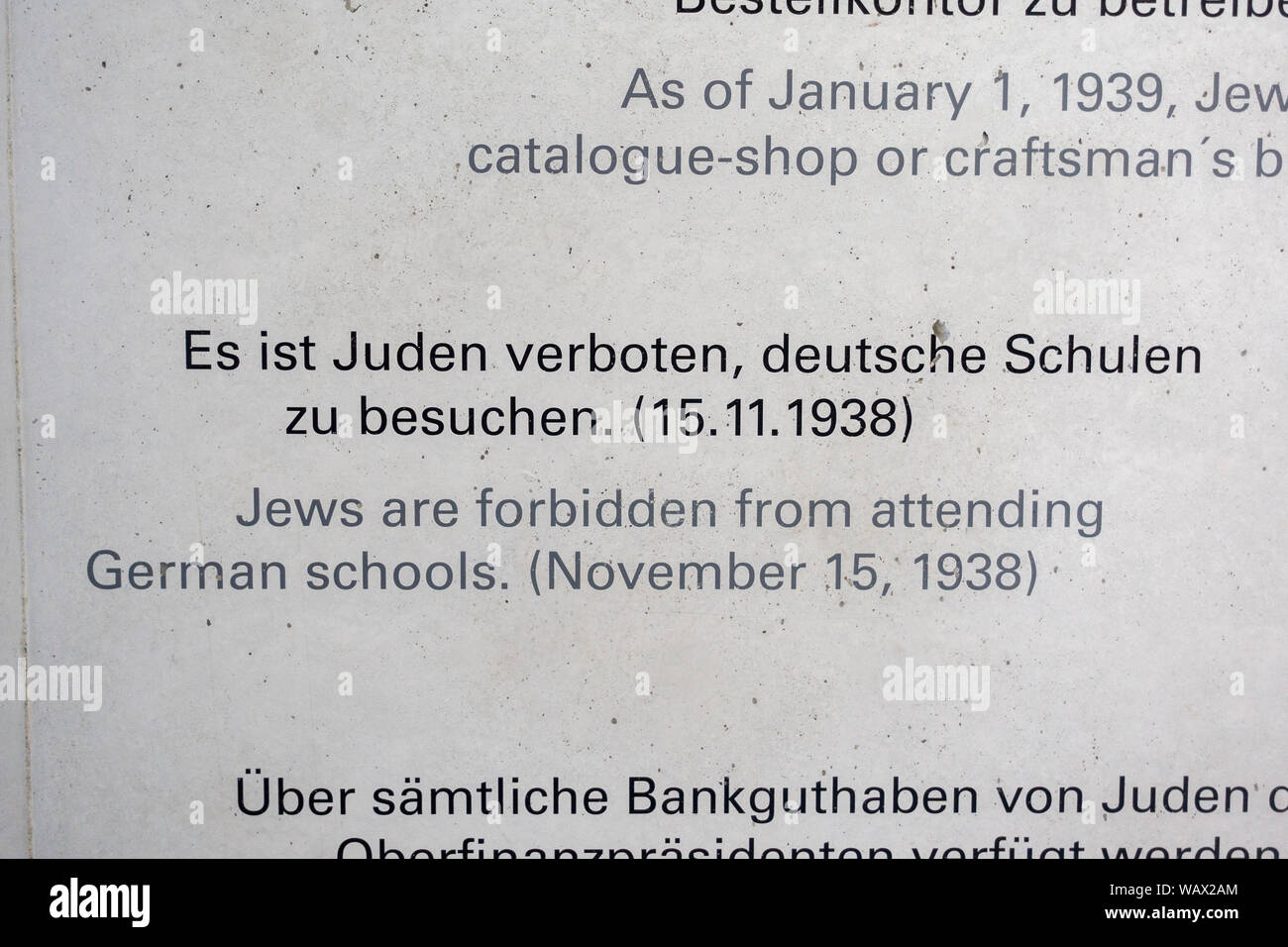 Interdit de fréquenter les écoles allemandes, l'un des anti-nazi de la DEUXIÈME GUERRE MONDIALE L'état juif décrets, Munich, Allemagne (INFO EN NOTE). Banque D'Images