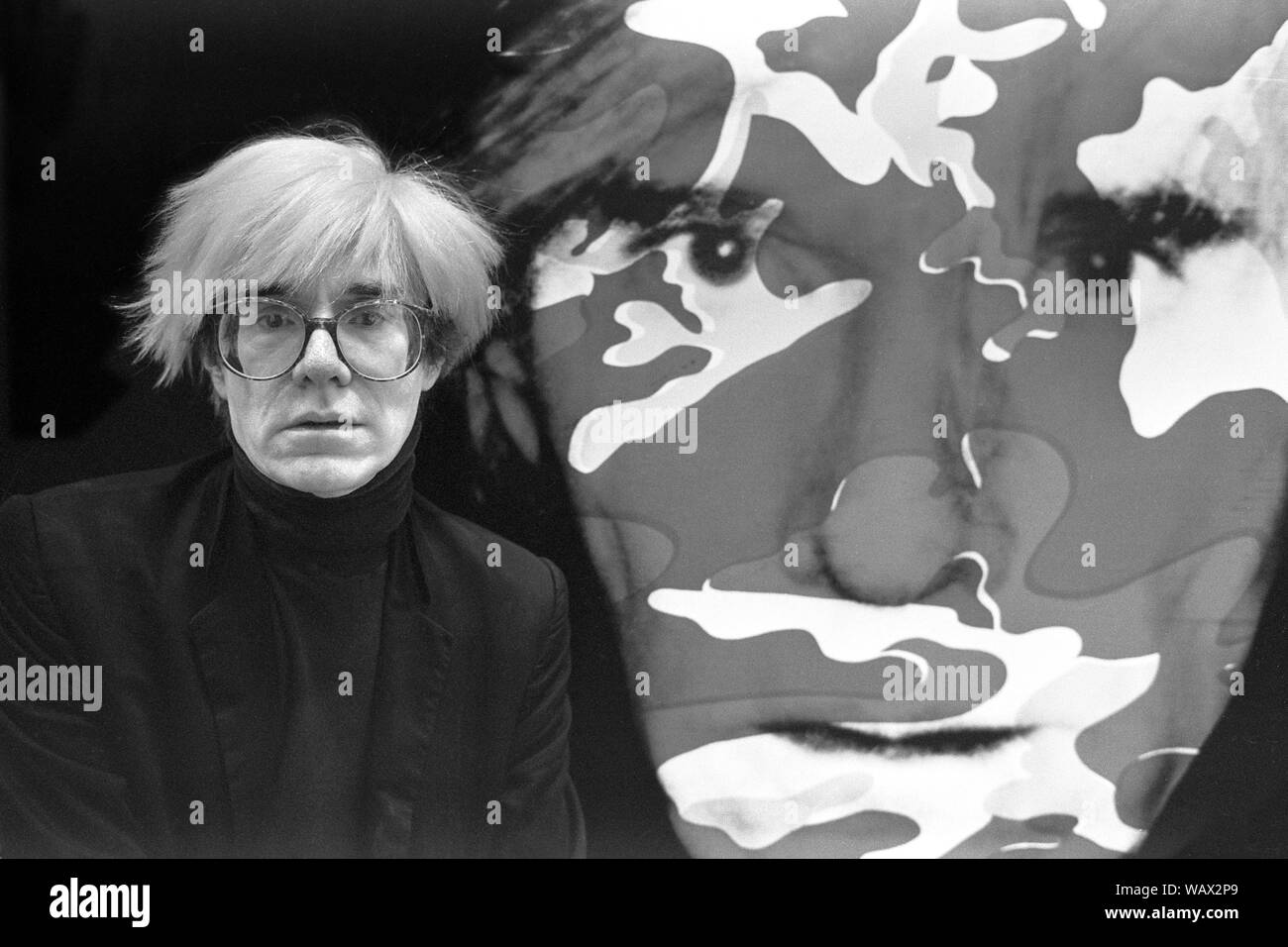 Andy Warhol à l'ouverture de l'exposition Andy Warhol, Anthony d'Offay Gallery, Londres, 1986. Banque D'Images