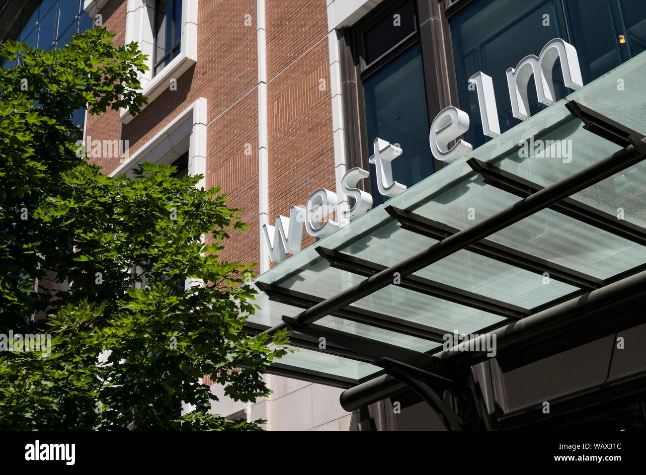 Un logo affiche à l'extérieur d'un West Elm store à Salt Lake City, Utah le 28 juillet 2019. Banque D'Images