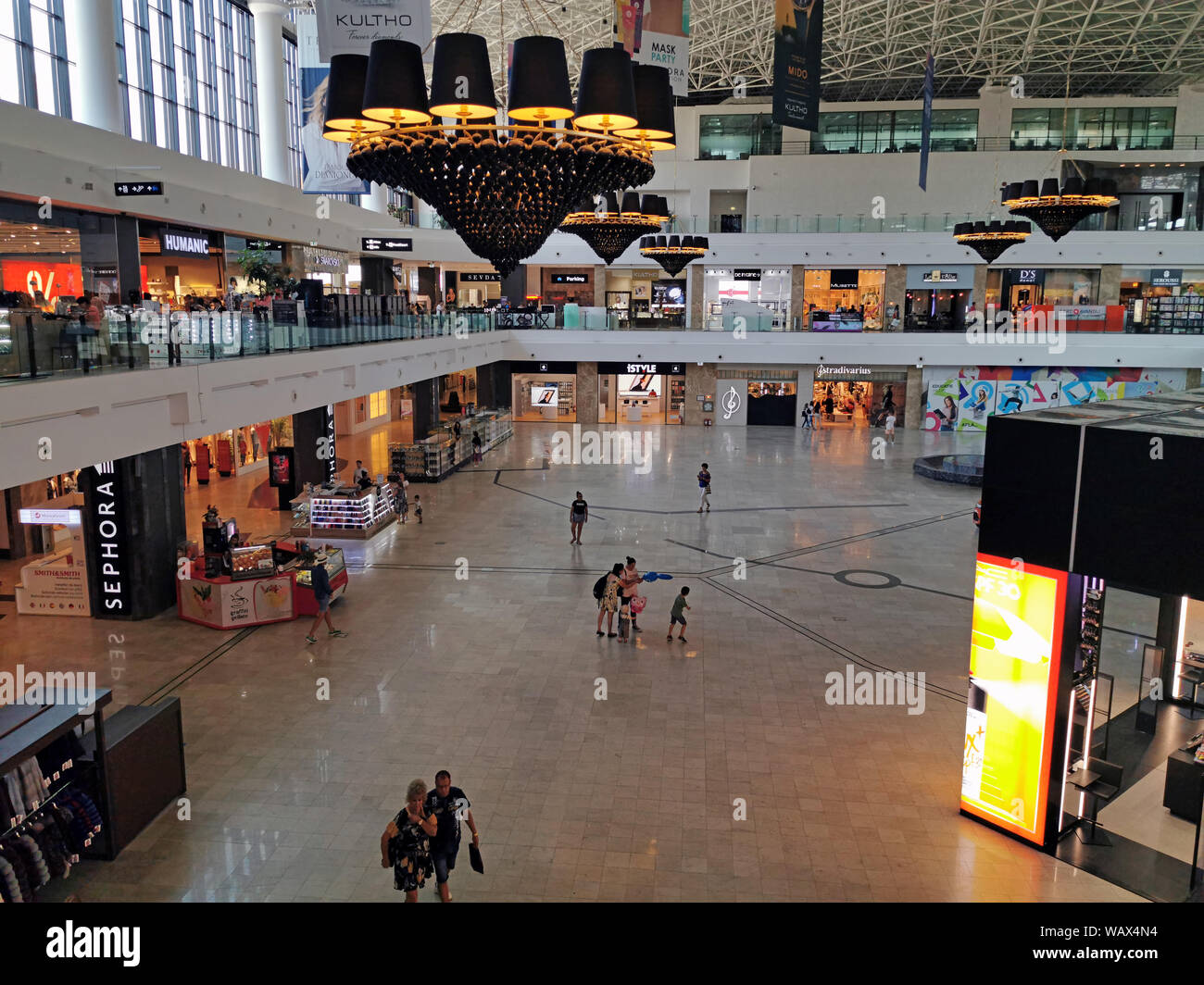 IASI, Roumanie - 30 juillet 2019 : centre commercial moderne à Iasi, Palas Mall Vue de l'intérieur Banque D'Images