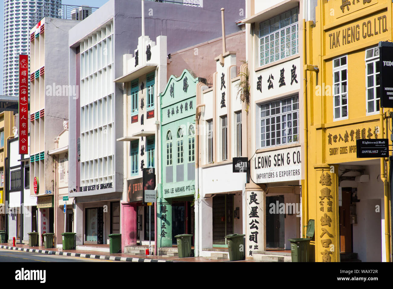 Belle conservation et magasins bien peints le long de South Bridge Road, Singapour Banque D'Images