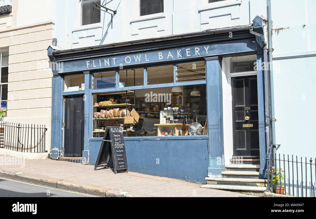 Lewes East Sussex UK - le silex dans la boulangerie Owl High Street Banque D'Images