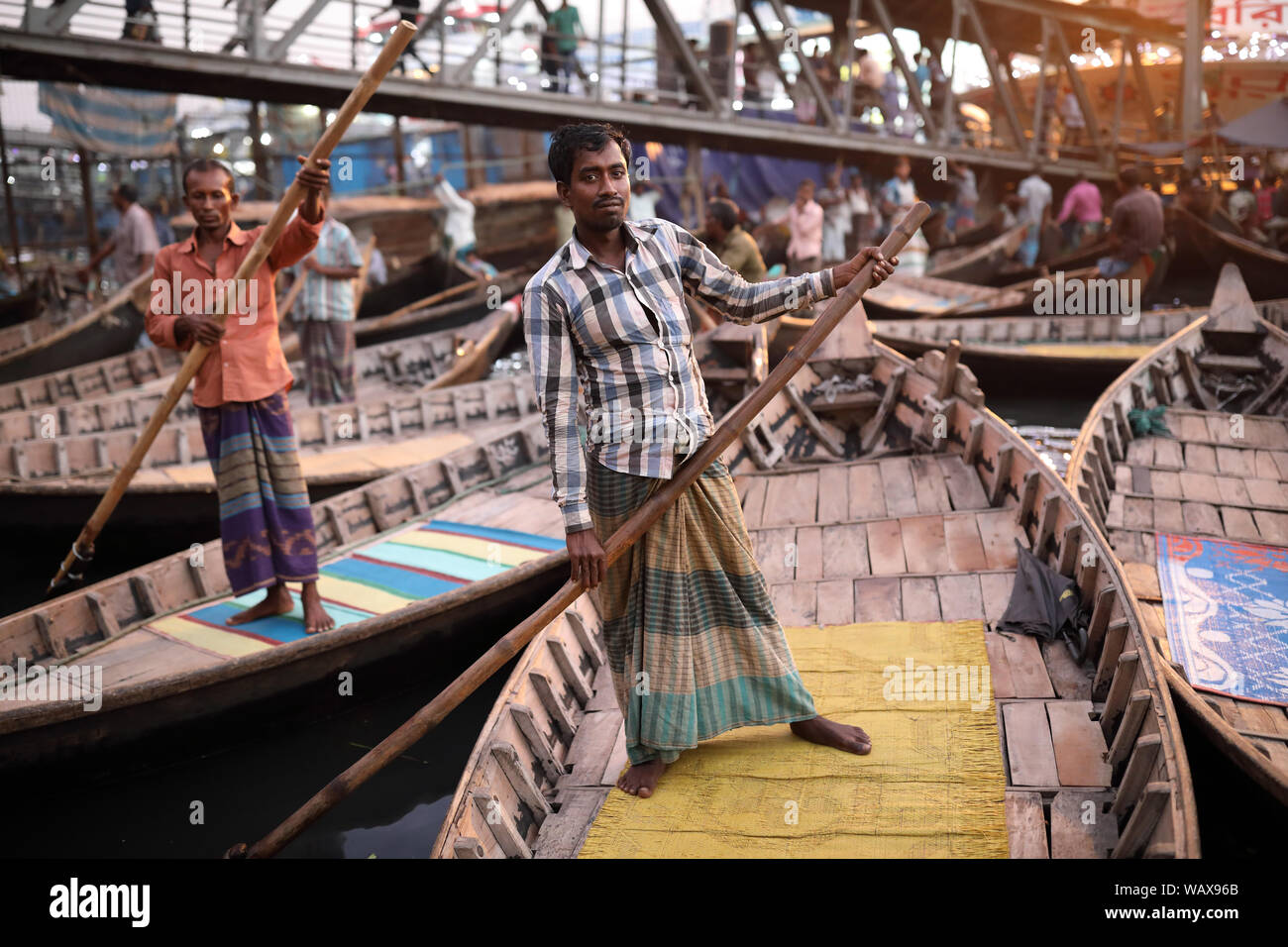 Ferry de passagers du bangladesh Banque de photographies et d’images à