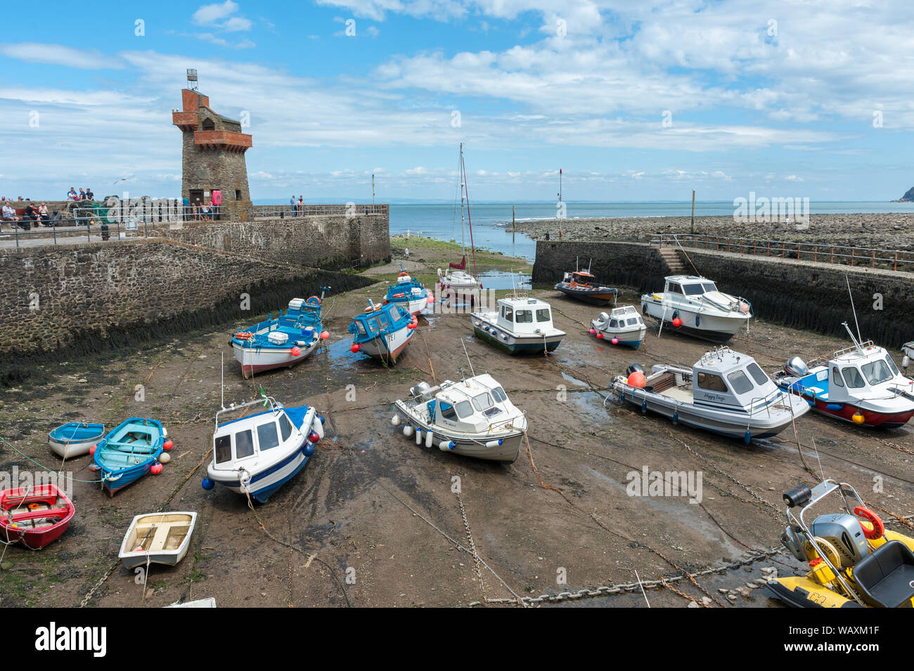 Le port de Lynmouth à marée basse, Lynmouth est un village dans le Devon, en Angleterre, à l'extrémité nord de l'Exmoor. Banque D'Images