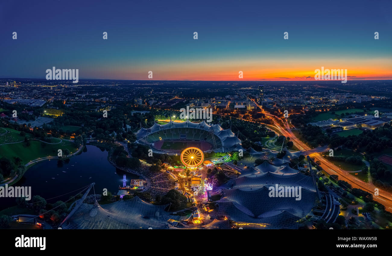 Munich en Bavière du dessus avec une impressionnante vue sur le coucher de soleil. Banque D'Images