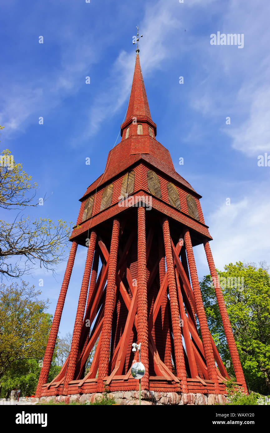 L'Hallestad beffroi en bois est le plus haut beffroi en Suède. Il a été construit en 1970. C'est la hauteur est 40,5m. Parc du musée en plein air de Skansen. Djurgarden Banque D'Images