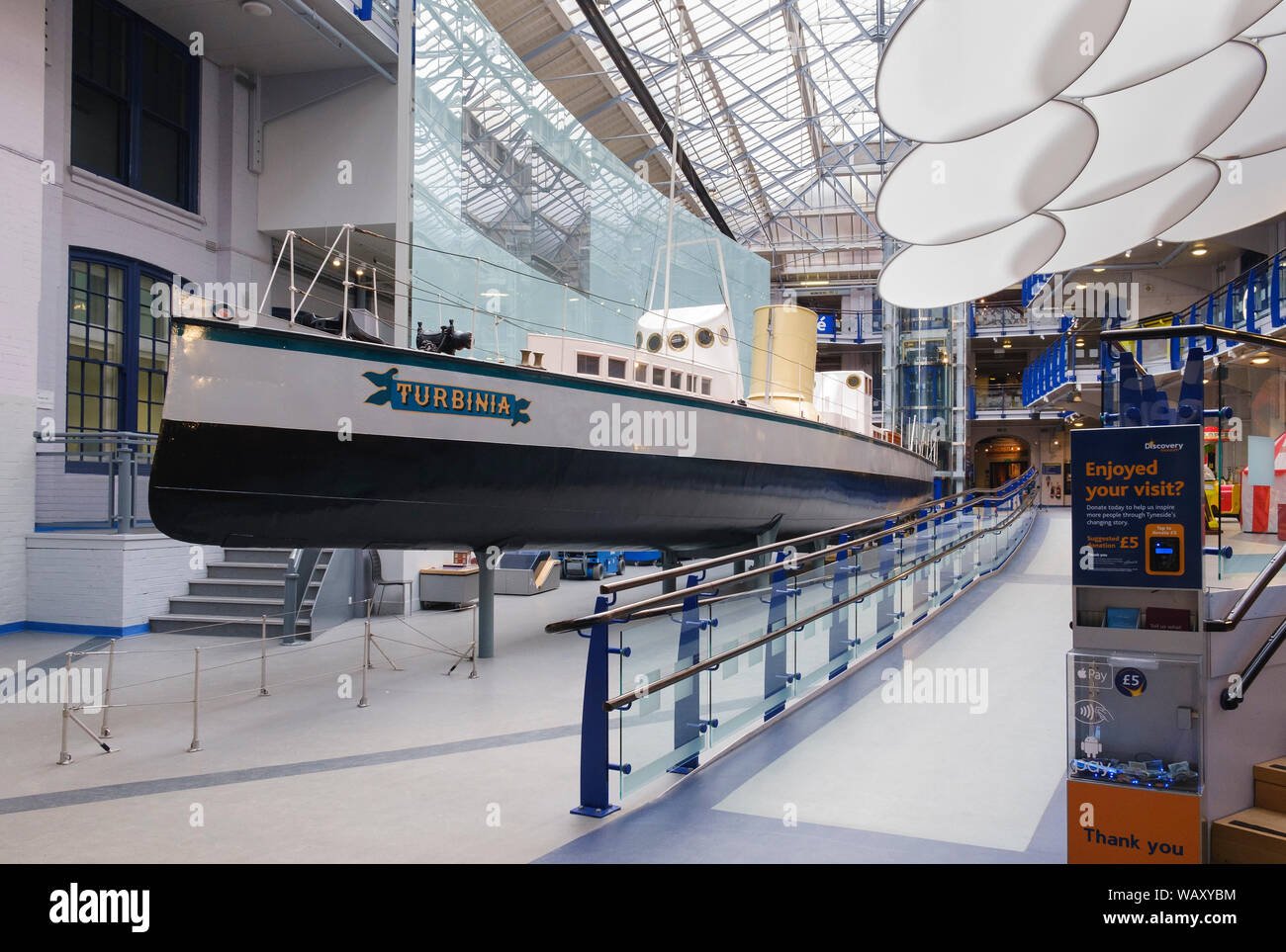 Une fois le Turbinia navire le plus rapide au monde maintenant exposée dans le musée de la découverte de l'intérieur du parc d'exposition en Newcastle-upon-Tyne Banque D'Images