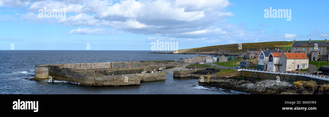 Vue paysage de l'idyllique village de pêcheurs de Portsoy, Aberdeenshire, Scotland, UK Banque D'Images