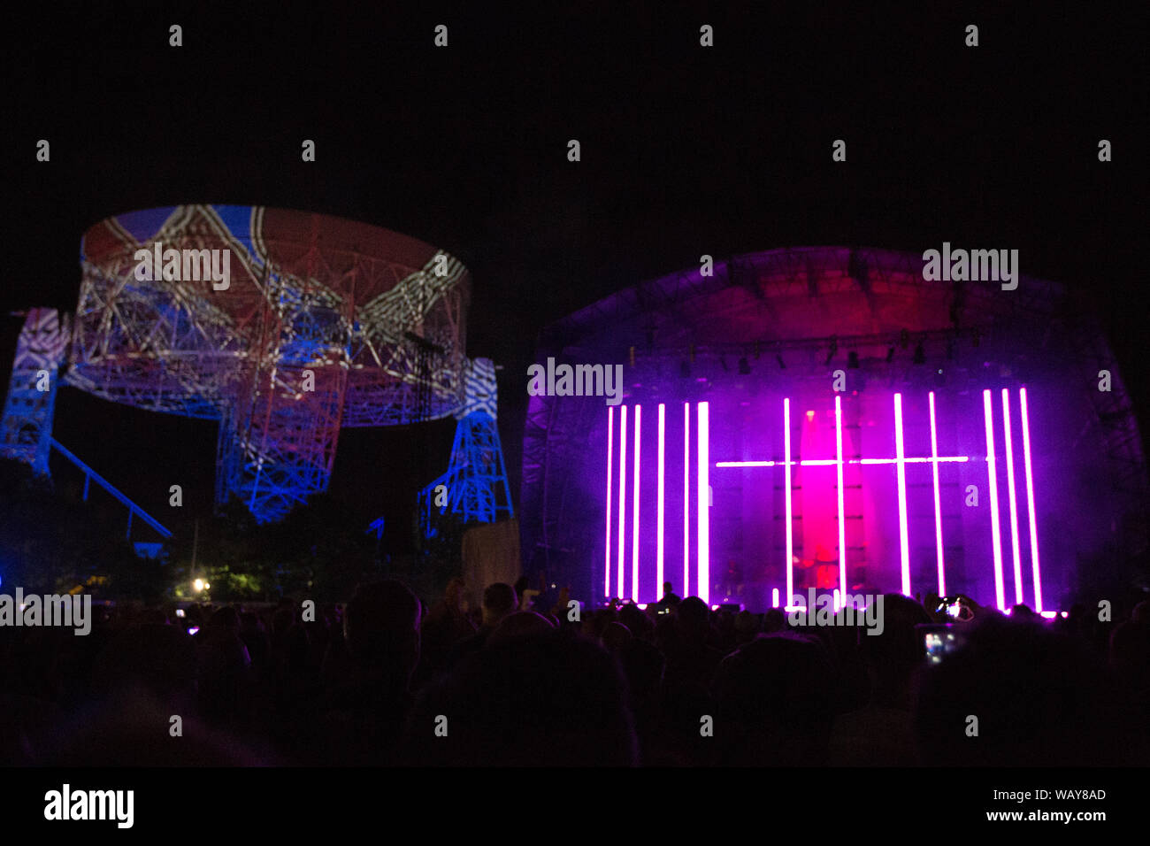 Le parrain de la musique électronique Jean-Michel Jarre - Electronica Tour live au Festival de Bluedot Observatoire Jodrell Bank en 2016 Banque D'Images