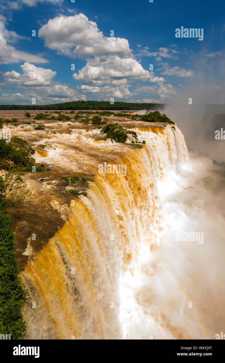 Chutes d'Iguaçu, l'une des plus grandes chutes dans le monde, Paraná, Brésil Immobilier Banque D'Images