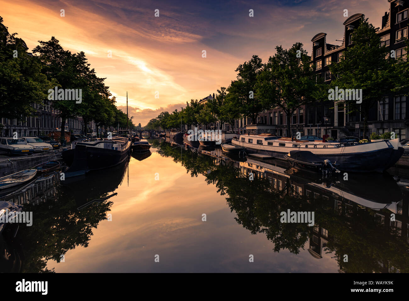 Lever et coucher du soleil à Amsterdam avec des canaux Photo Stock - Alamy