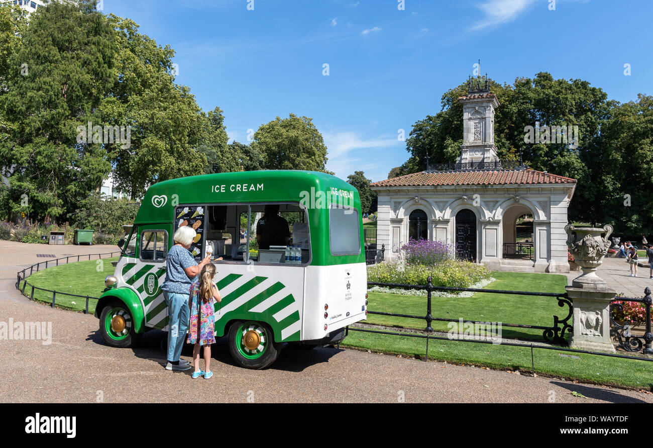 Un Icecream Van par l'Italien Gardens Hyde Park London UK Banque D'Images