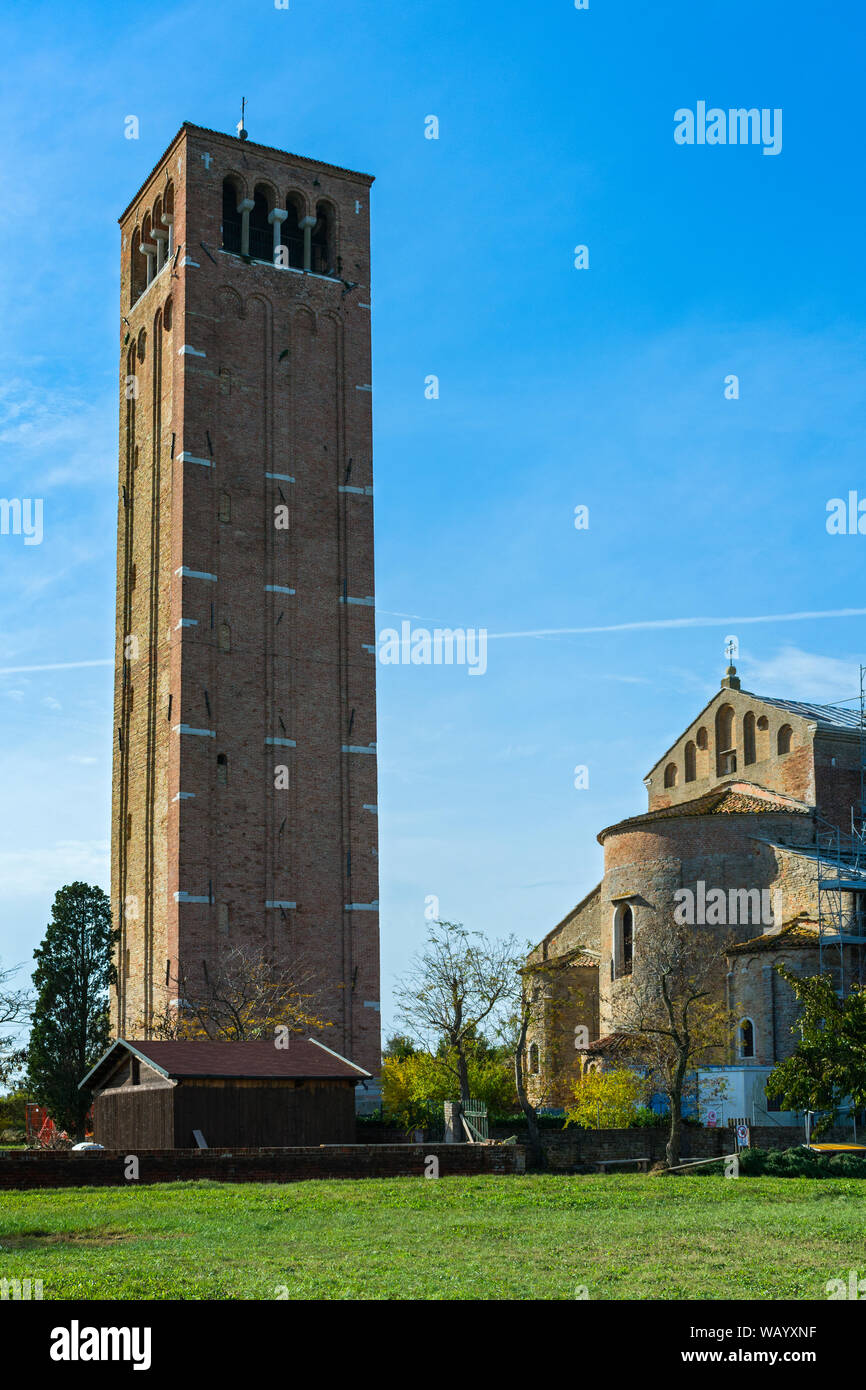 Le Campanile (clocher) de la Basilica di Santa Maria Assunta, l'île de Torcello, Laguna Veneto, Italie Banque D'Images
