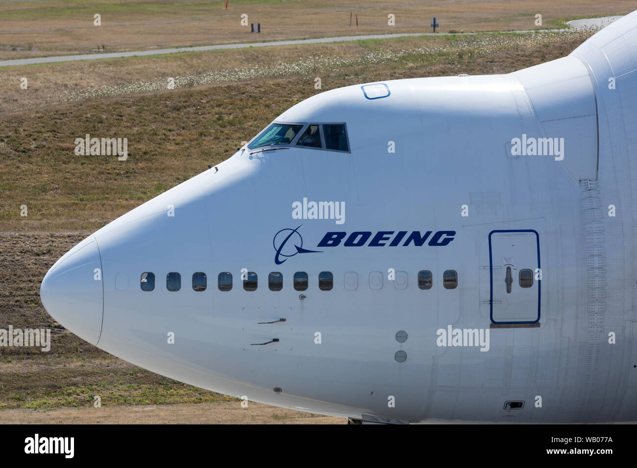 Un Dreamlifter taxis en position pour le décollage de Paine Field à Everett, Washington, le 22 août 2019. Le gros-cargo) est un Boeing 747-400 modifié utilisé pour le transport des composants du Boeing 787 Dreamliner. Banque D'Images