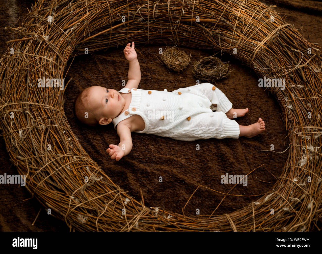 Bébé nouveau-né fille ou garçon. Bébé nouveau-né de dormir dans un lit bébé.  Les soins du nouveau-né de la routine. Développement précoce. Le  développement de l'enfant et les étapes de croissance. Les
