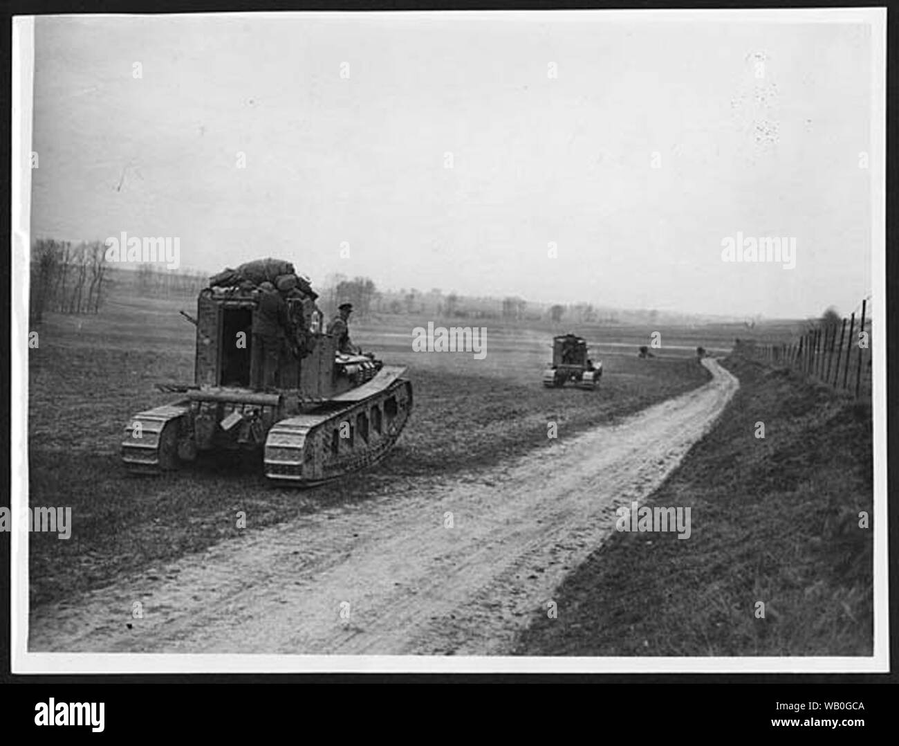 Vintage voiture blindée de la PREMIÈRE GUERRE MONDIALE ou des réservoir photographie noir et blanc Banque D'Images
