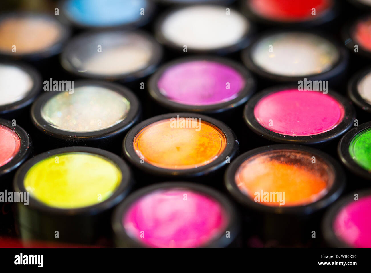 Paillettes multicolores utilisés pour mails art et photographié d'en haut Banque D'Images