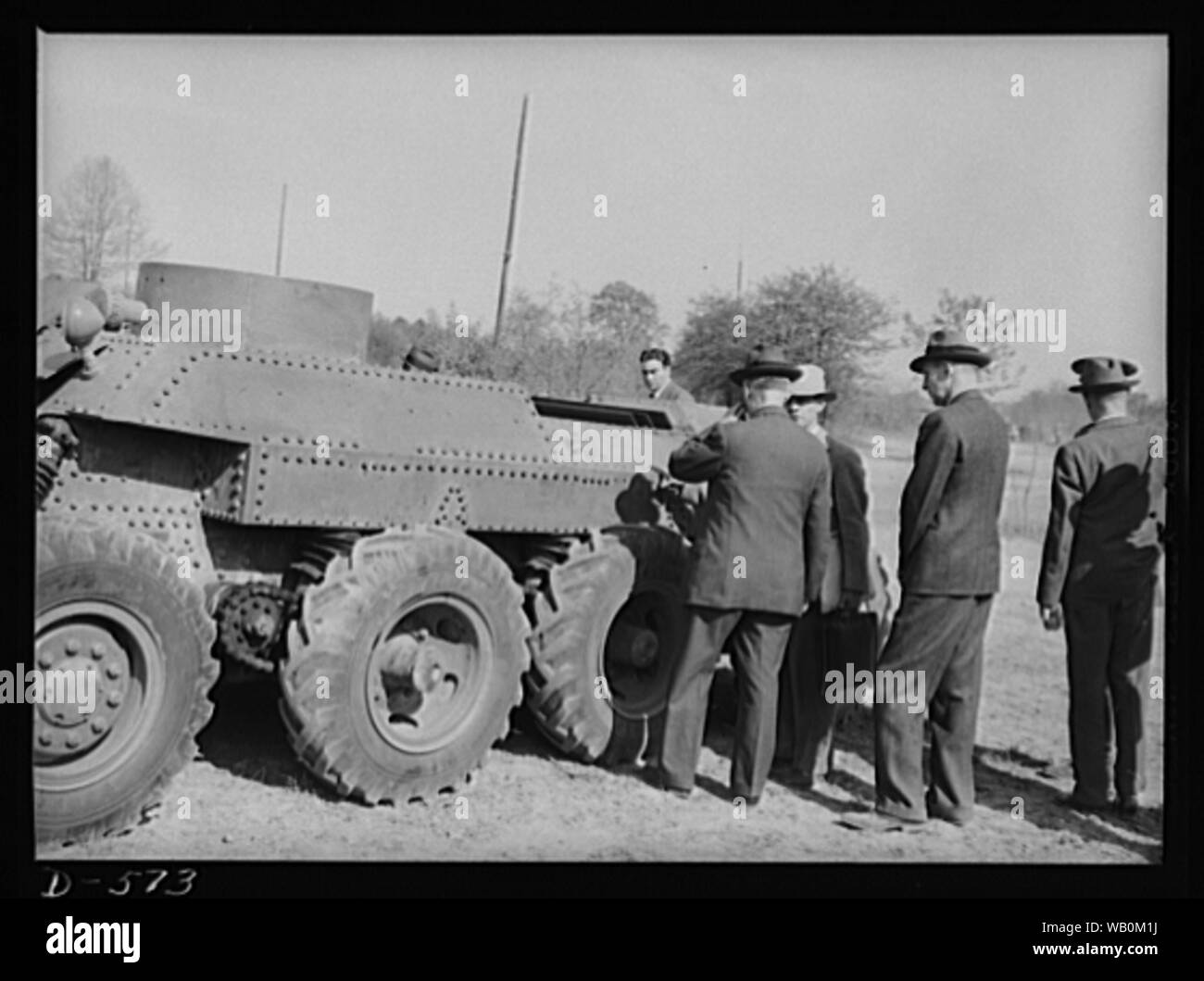 Vintage voiture blindée de la PREMIÈRE GUERRE MONDIALE ou des réservoir photographie noir et blanc Banque D'Images