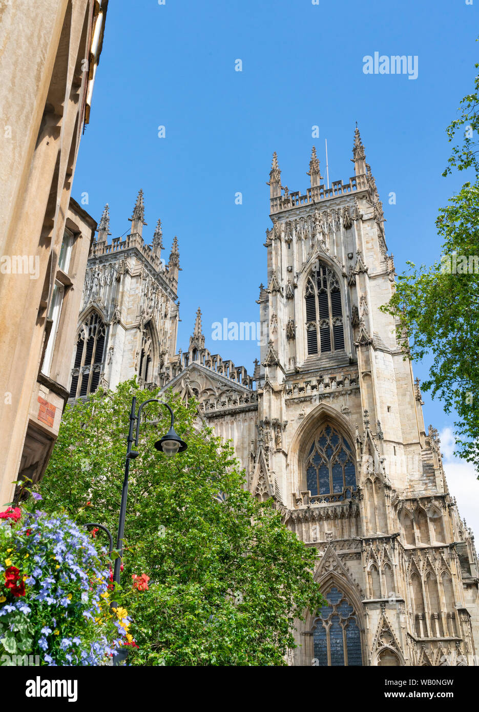 West End les clochers de la cathédrale de York, North Yorkshire, Angleterre. Banque D'Images