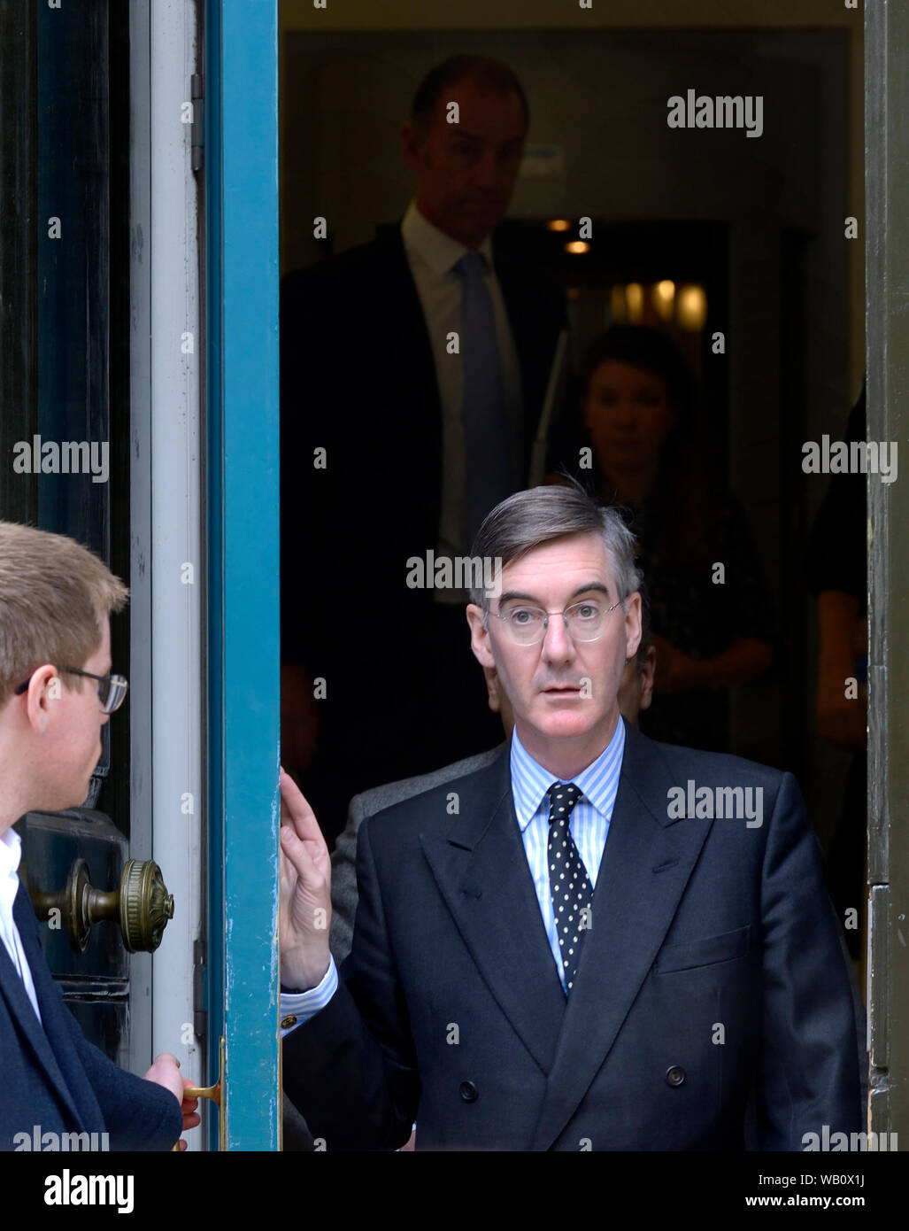 Jacob Rees-Mogg MP (Leader de la Chambre des communes) de quitter le bureau du Cabinet, Whitehall, après une séance, 20 août 2019 Banque D'Images