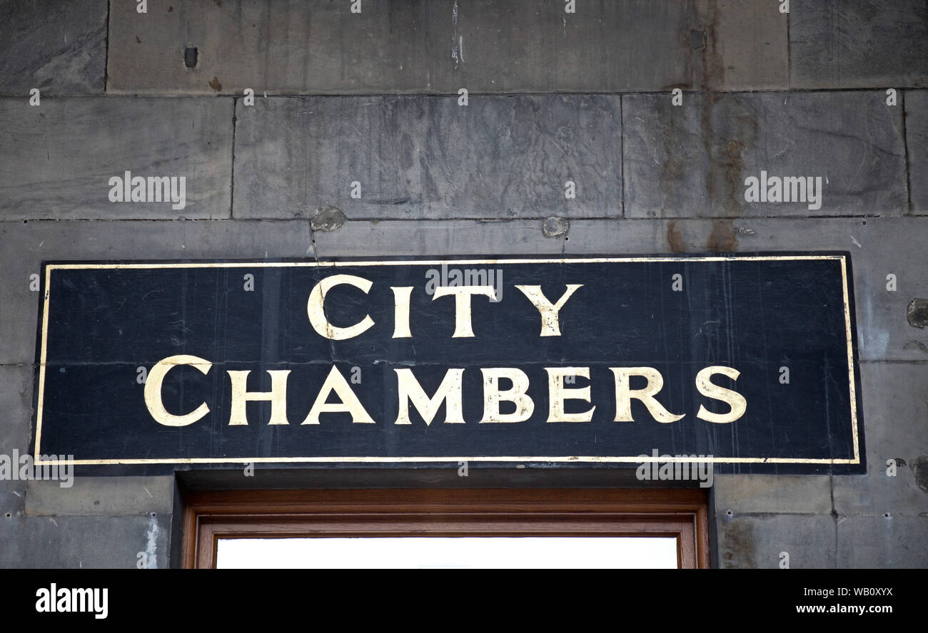 City Chambers signe au-dessus de l'entrée principale, Royal Mile, Édimbourg, Écosse, Royaume-Uni Banque D'Images