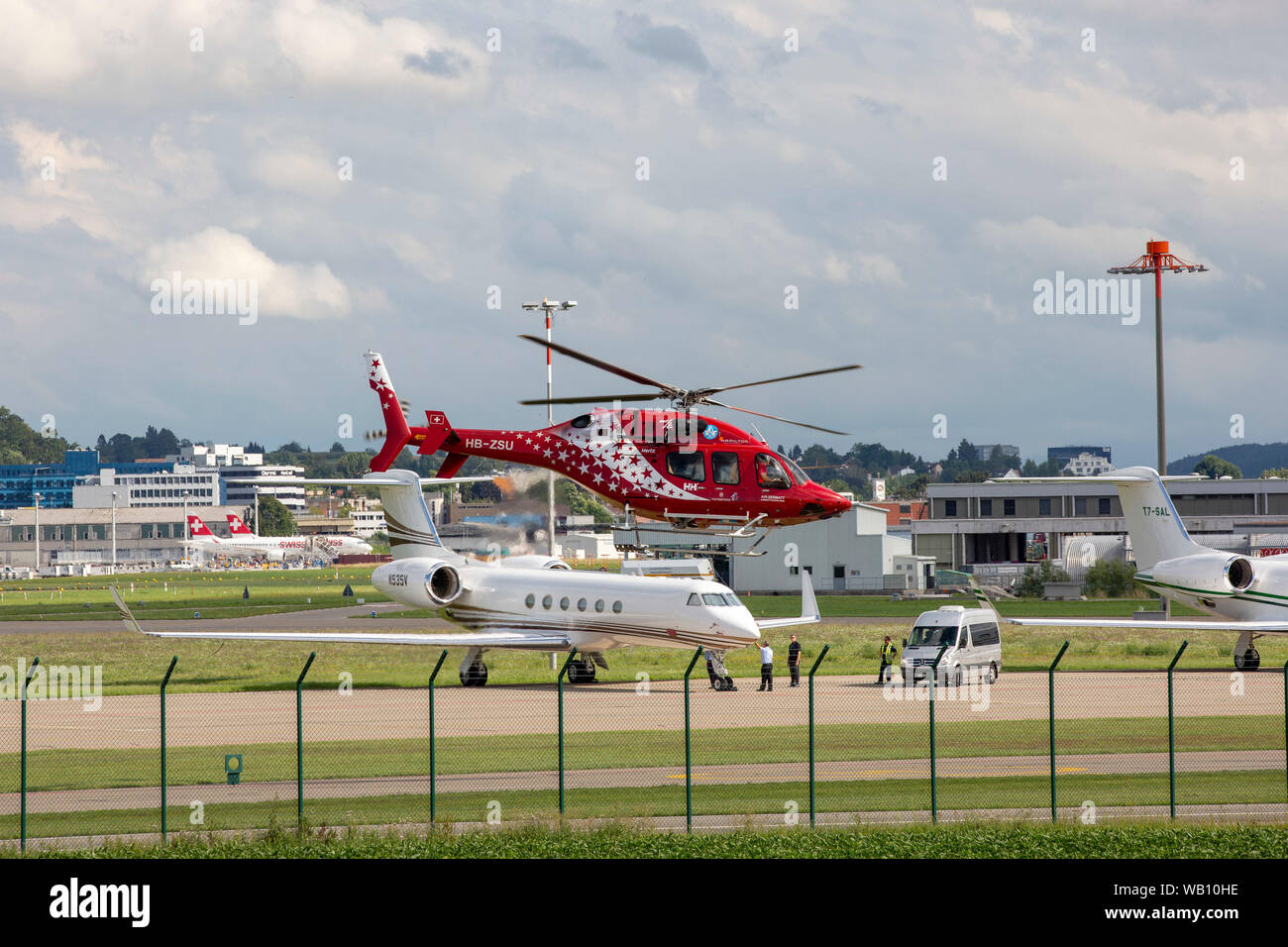 Bell 429 Rangers mondiale, Reg : HB-ZSU Am Flughafen Zürich (ZRH). 15.08.2019 Banque D'Images