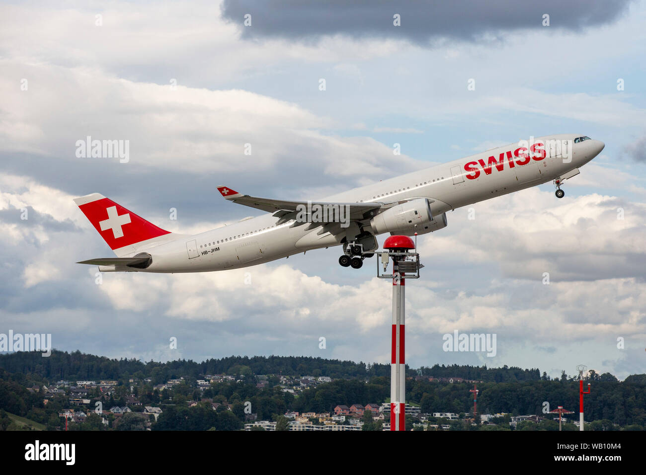 Airbus A330-343, Reg : HB-JHM beim Abflug vom Flughafen Zürich (ZRH). 15.08.2019 Banque D'Images