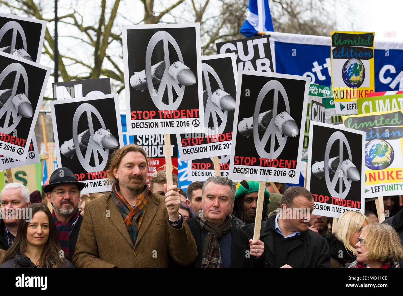 Le CND (campagne pour le désarmement nucléaire), s'arrêter, de démonstration nationale Trident se déplaçant le long de Park Lane, ont marché est passé de Marble Arch à Trafalgar Square où Banque D'Images