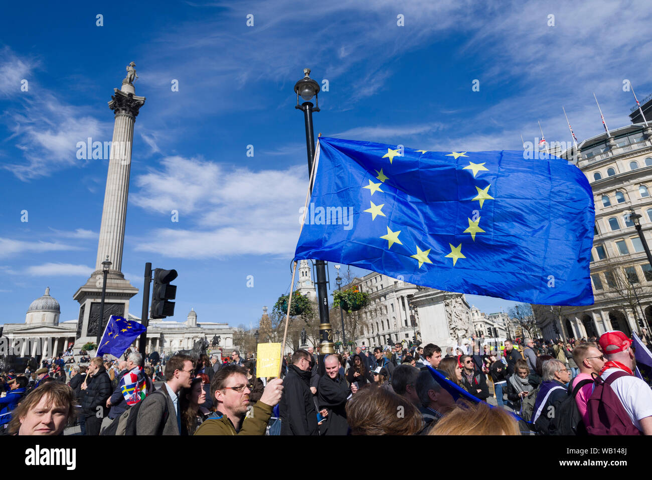 S'unir pour l'Europe, l'Union européenne Pro mars passant la Colonne Nelson, Trafalgar Square, Londres, Grande-Bretagne. S'unir pour l'Europe, est une organisation qui whic Banque D'Images