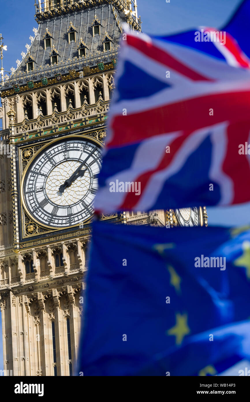 S'unir pour l'Europe, l'Union européenne Pro rally et mars, en passant par Big Ben, le Parlement, London, Grande-Bretagne Sq. S'unir pour l'Europe, est une organisation qui whic Banque D'Images