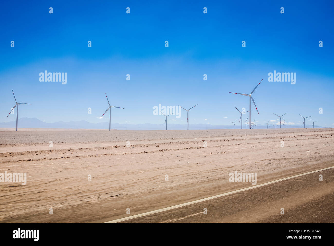 Éoliennes dans le désert d'Atacama, Chili Banque D'Images