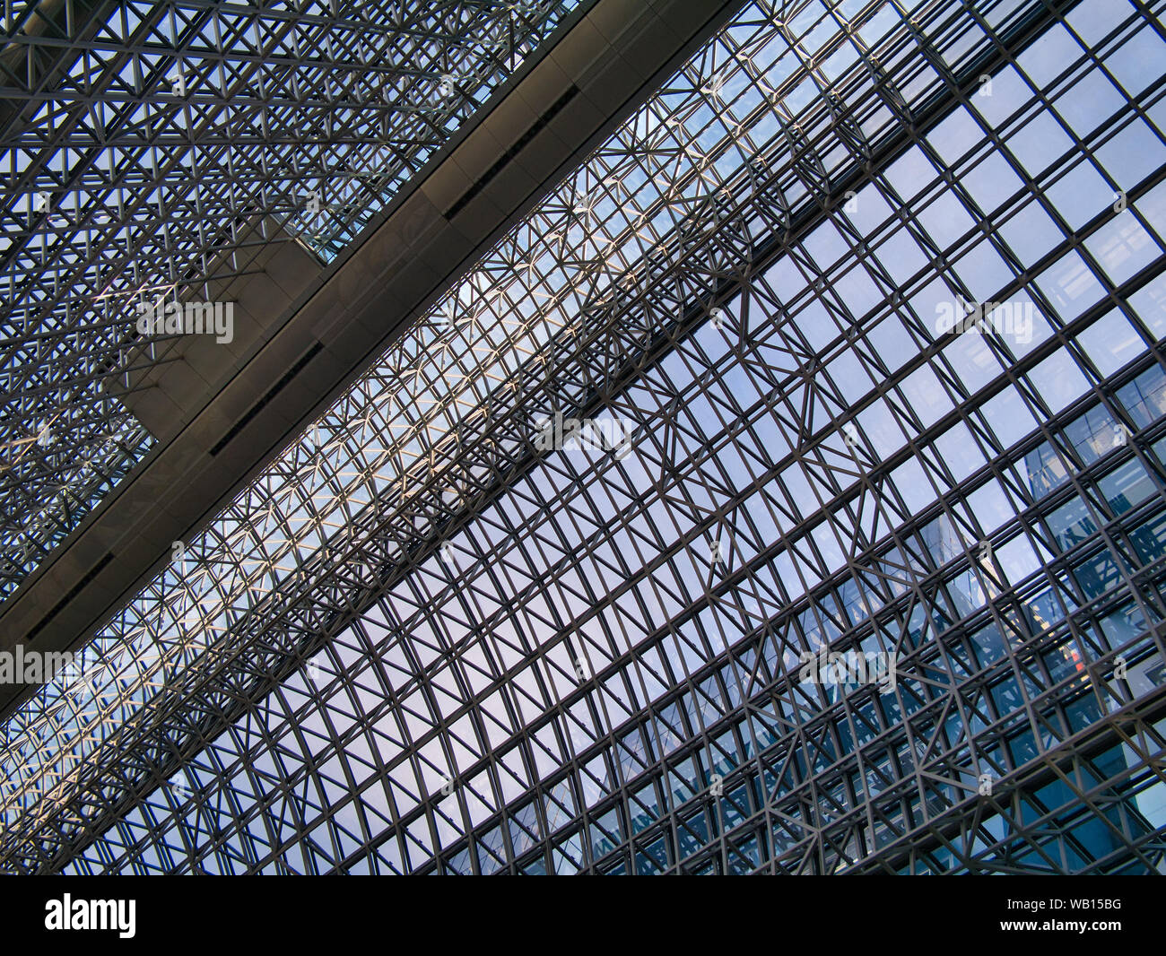 L'architecture moderne en acier et verre de la gare de Kyoto, au Japon  Photo Stock - Alamy