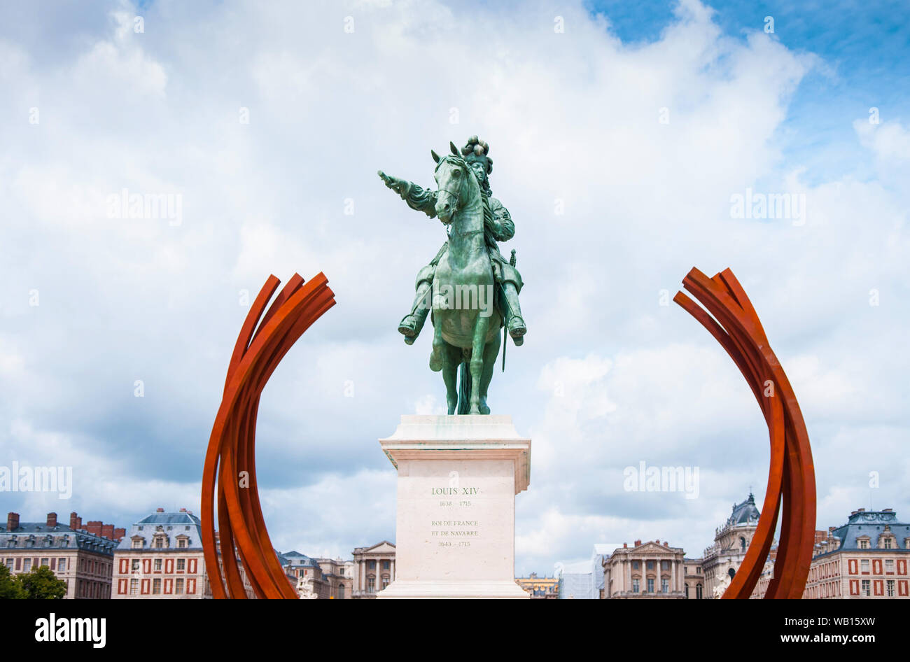 Le roi Louis XIV statue en bronze monument au château de Versailles Banque D'Images