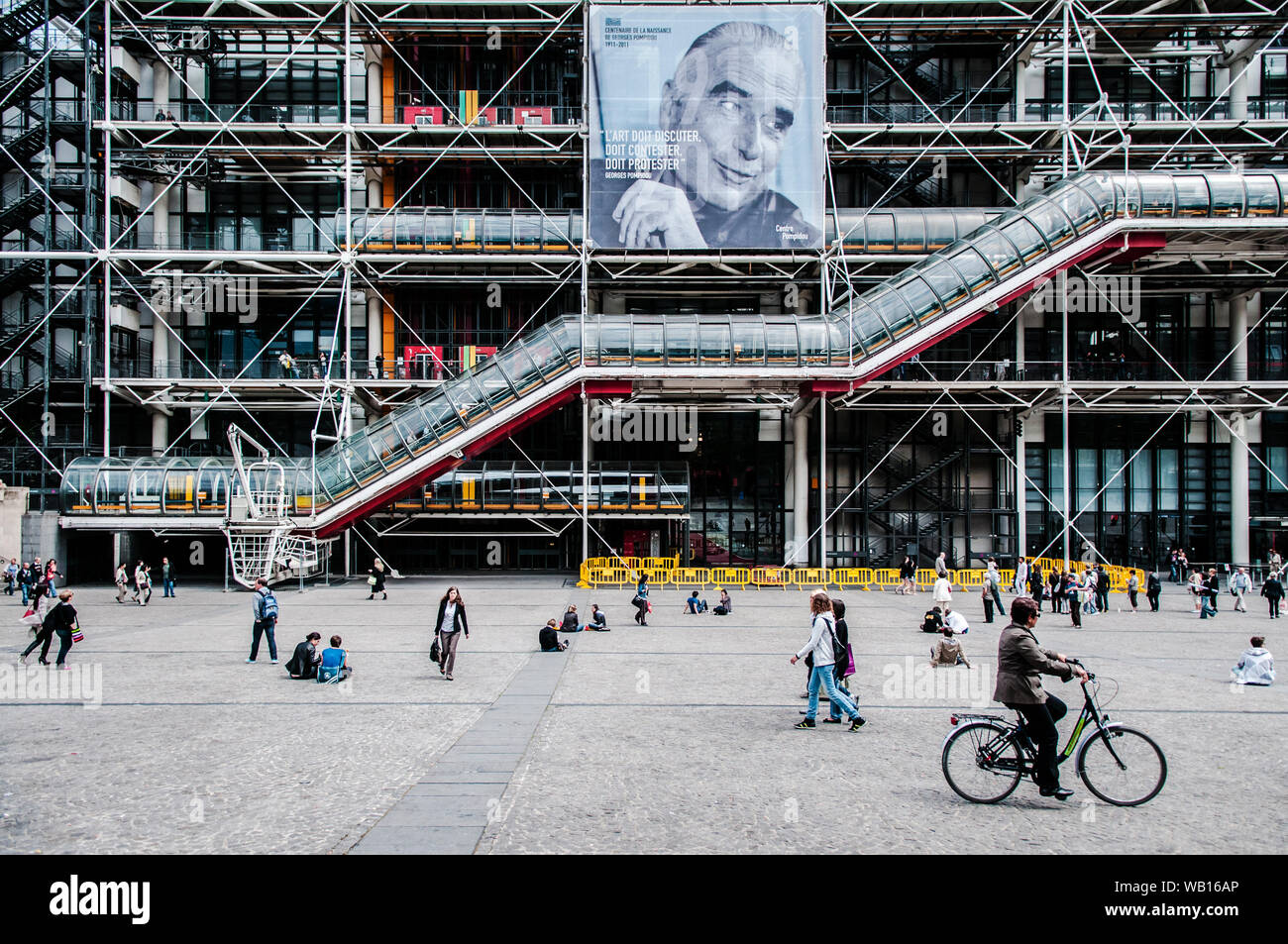 9 juin 2011 PARIS, FRANCE : Centre Georges Pompidou, musée d'art moderne de l'architecture au design unique près de quartier du Marais Banque D'Images