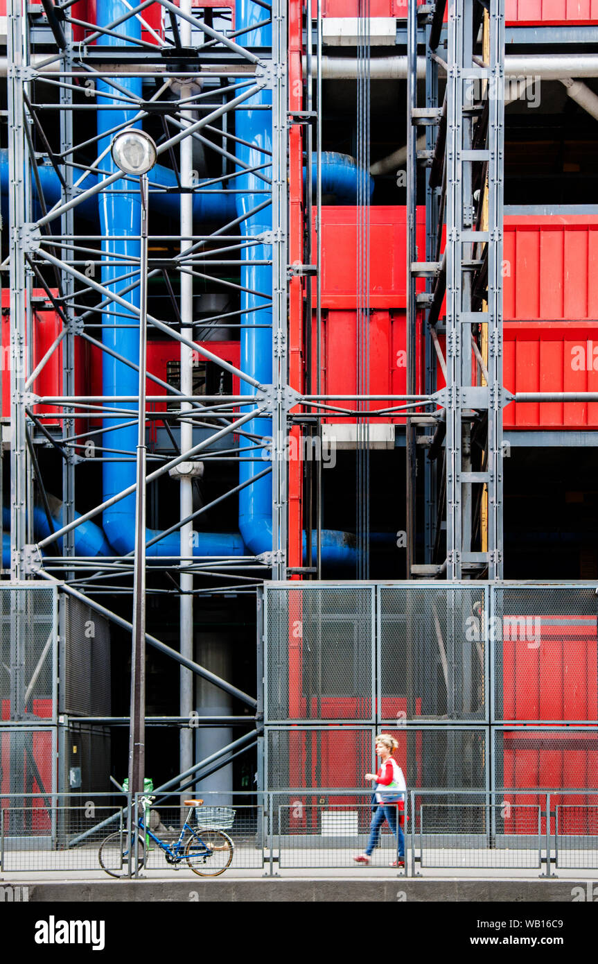 9 juin 2011 PARIS, FRANCE : Centre Georges Pompidou, musée d'art moderne à l'architecture unique conçoit près de quartier du Marais Banque D'Images