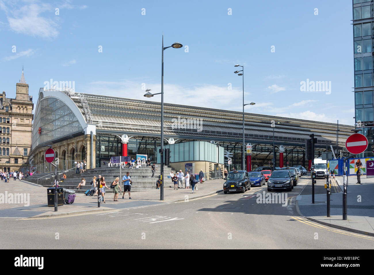 La gare de Liverpool Lime Street, Skelhorne Street, Liverpool, Merseyside, England, United Kingdom Banque D'Images