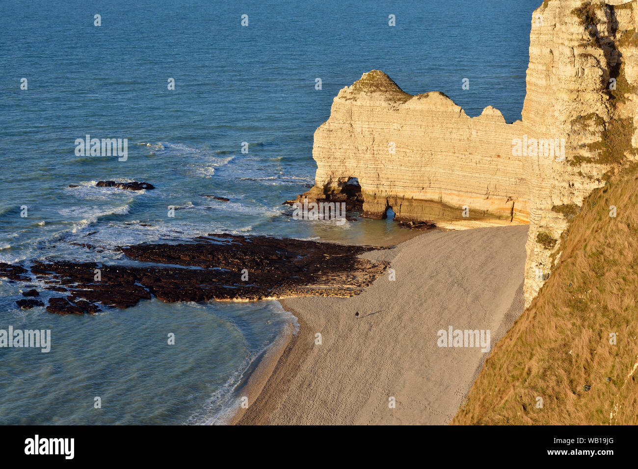 France, Haute-Normandie, près d'Etretat, arche naturelle Porte d'Amaont Banque D'Images