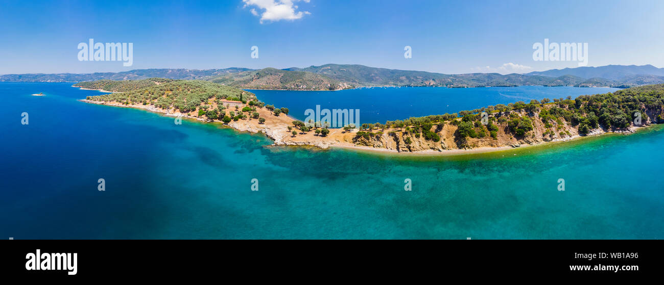 La Grèce, sur la mer Egée, sur le golfe Pagasétique, vue à partir de la baie de Fethiye à Alatas Island, Monastère sainte quarante Banque D'Images