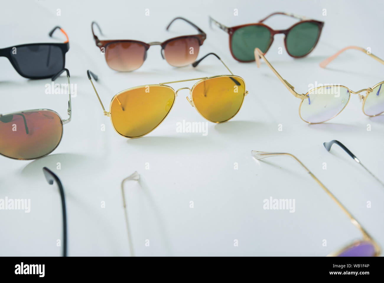 Isolé sur blanc lunettes, lunettes, lunettes, lunettes de soleil Banque D'Images